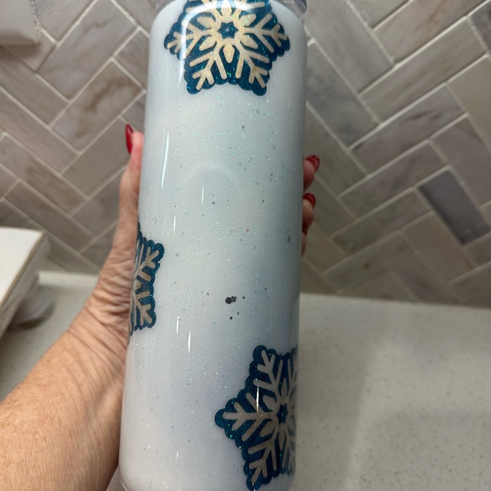 Snowflake Design White and Blue epoxy Tumbler 20 oz new